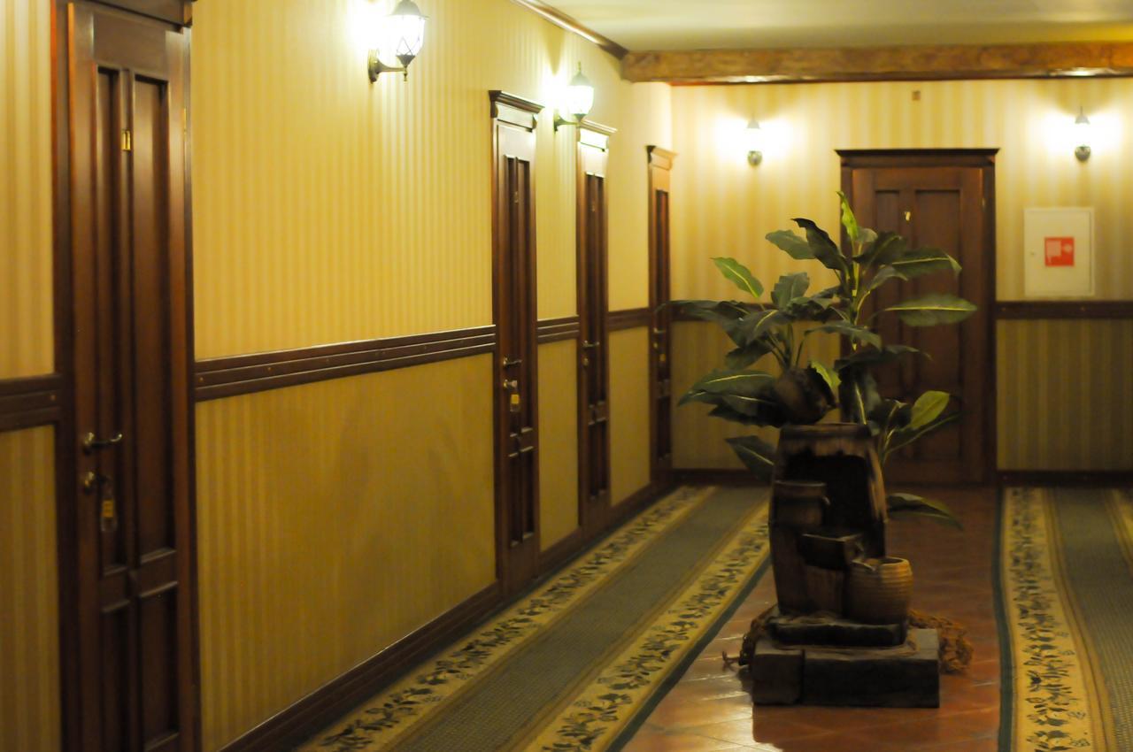 Don Kihot Hotel Novovolyns'k Extérieur photo